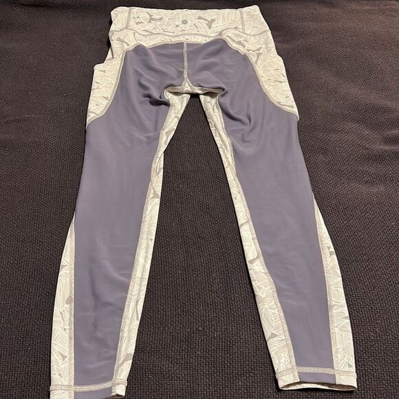 Athleta Capri Tights with Pockets! - Picture 2 of 9